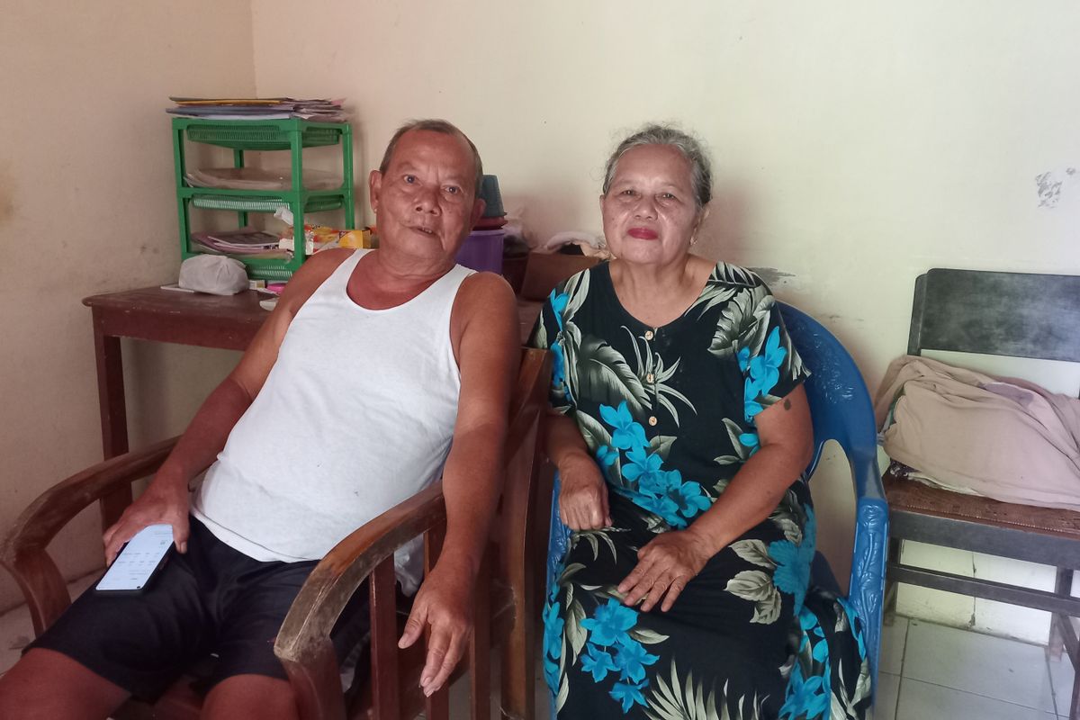 Keluarga Sugeng, warga Pojok, Kecamatan Mojoroto, Kota Kediri. Dua cucunya kehilangan ayah karena Covid-19.