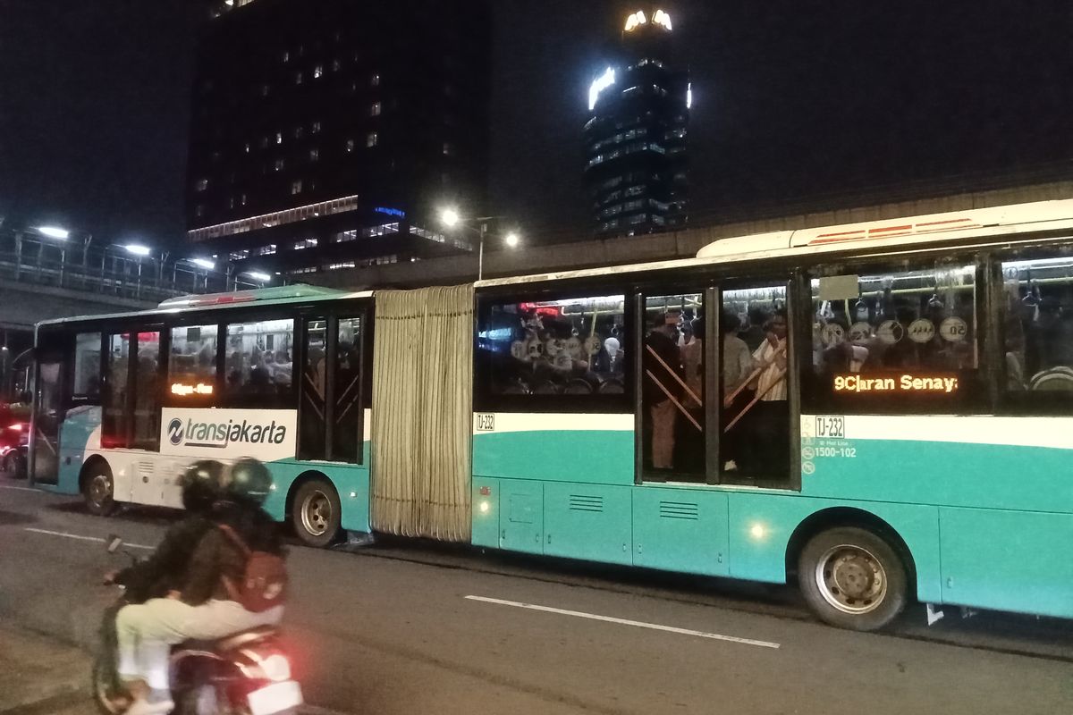 Warga Terjebak Macet di Gatot Subroto: Bikin Kesal Kendaraan Masuk ...