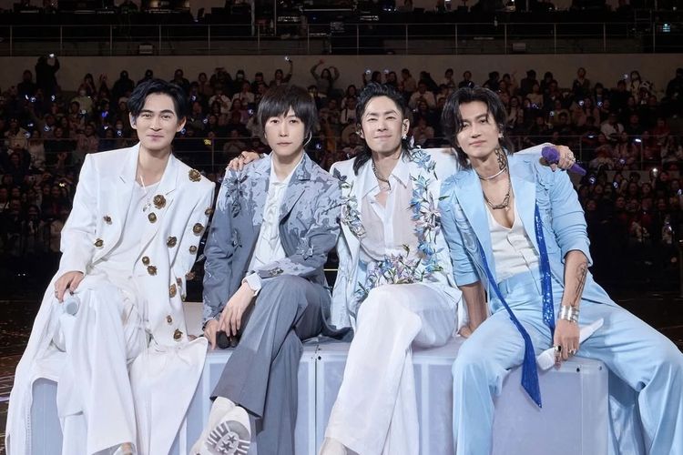Potret F4 dan Ashin dari Mayday saat sedang tampil menghibur penggemar.