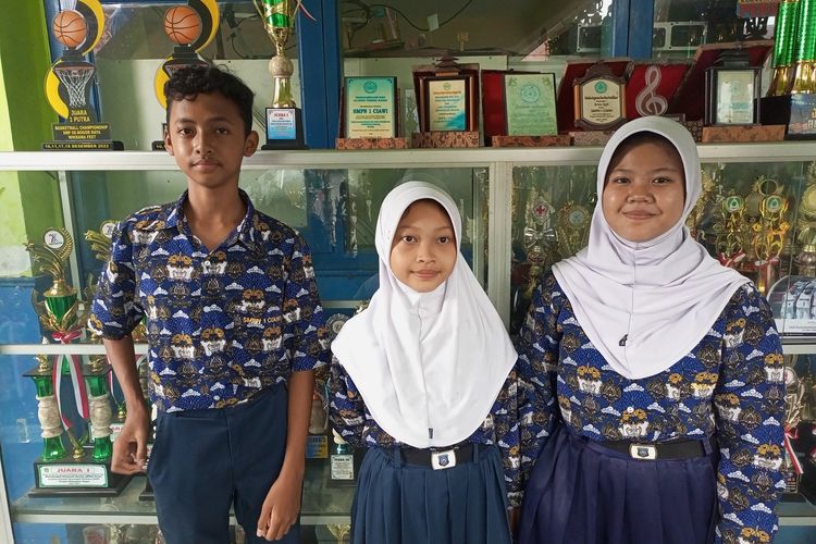 Para Siswa SMPN 1 Ciawi, Kabupaten Bogor, Jawa Barat, Selasa (17/1/2023).