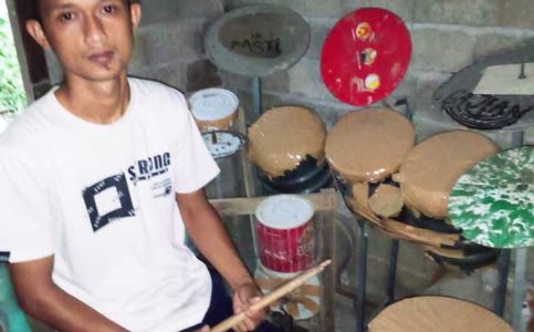 Ex-Dream Theatre Drummer Mike Portnoy Applauds Indonesian YouTuber Who Plays Instruments Out of Recycled Waste 