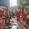 Malam-malam, Pasukan Oranye Bersihkan Trotoar di Sudirman-Thamrin