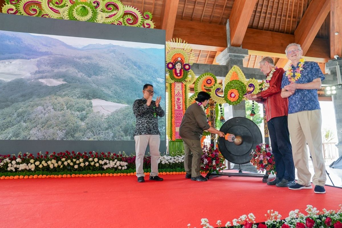 Menteri Lingkungan Hidup dan Kehutanan (LHK) Siti Nurbaya mendeklarasikan Taman Nasional Mutis Timau di Nusa Tenggara Timur (NTT) menjadi taman nasional ke-56 pada Minggu (8/9/2024).