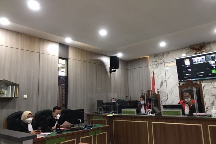 Sidang pembacaan dakwaan kepada  I, tersangka pembunuhan anggota TNI AD, Sertu Lopo di Pengadilan Negeri Kota Depok pada Selasa (7/12/2021). 