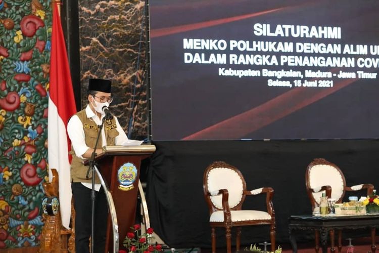 Bupati Bangkalan RK. Abdul Latif Amin Imron saat memberikan sambutan saat acara formal,