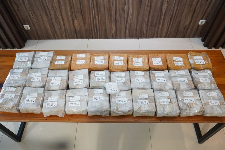 32 Kg Sabu dari Malaysia Hendak Diedarkan di Jakarta, 1 Pengedar Ditangkap di Apartemen Bekasi
