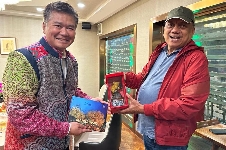 Gubernur  Sulawesi Utara (Sulut) Olly Dondokambey melakukan kunjungan kerja ke Shanghai, China untuk menjajaki kerja sama di sektor pariwisata, perdagangan, dan investasi di Shanghai, China, Sabtu (6/5/2023).
