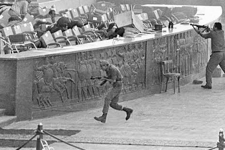 Insiden penembakan Anwar Sadat, presiden Mesir, 6 Oktober 1981.