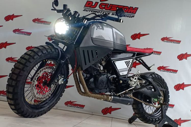 Motor standar yang diubah menjadi cafe racer