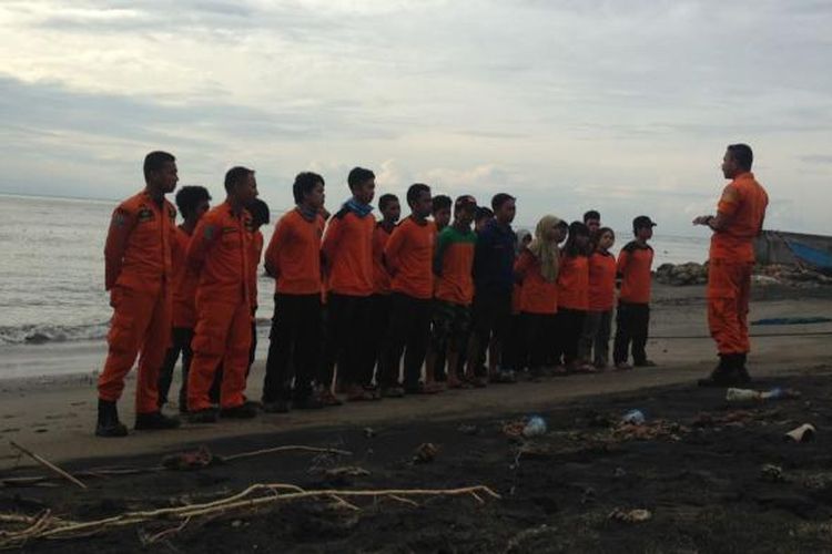 Tim Searc And Rescue (SAR) Gabungan tengah menutup pencarian seorang bocah yang tewas di pantai Ela-ela, Kabupaten Bulukumba, Sulawesi Selatan. Kamis, (2/2/2017).