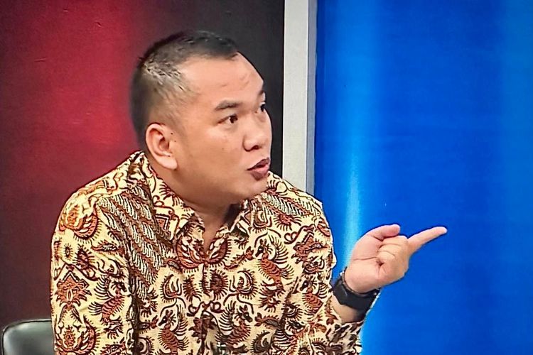 Mantan penyidik Komisi Pemberantasan Korupsi (KPK) M. Praswad Nugraha menduga terdapat pihak yang membiayai Harun Masiku dalam pelariannya selama 4,5 tahun terakhir, KAmis (27/6/2024).