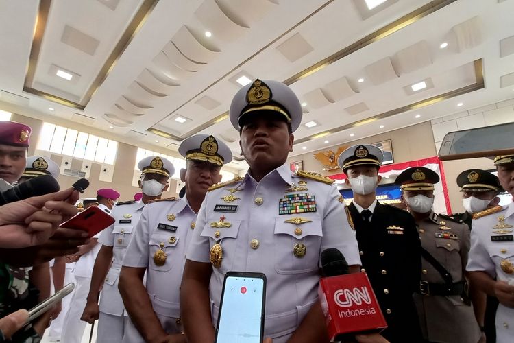 Kepala Staf Angkatan Laut (KSAL) Laksamana Muhammad Ali (paling depan) saat menerima siswa luar negeri di Seskoal, Jakarta Selatan, Kamis (12/1/2023).