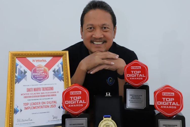 Menteri Kelautan dan Perikanan (KP) Sakti Wahyu Trenggono berhasil meraih penghargaan Top Leader on Digital Implementation 2021 dalam ajang Top Digital Awards 2021 yang diselenggarakan Majalah It Works.