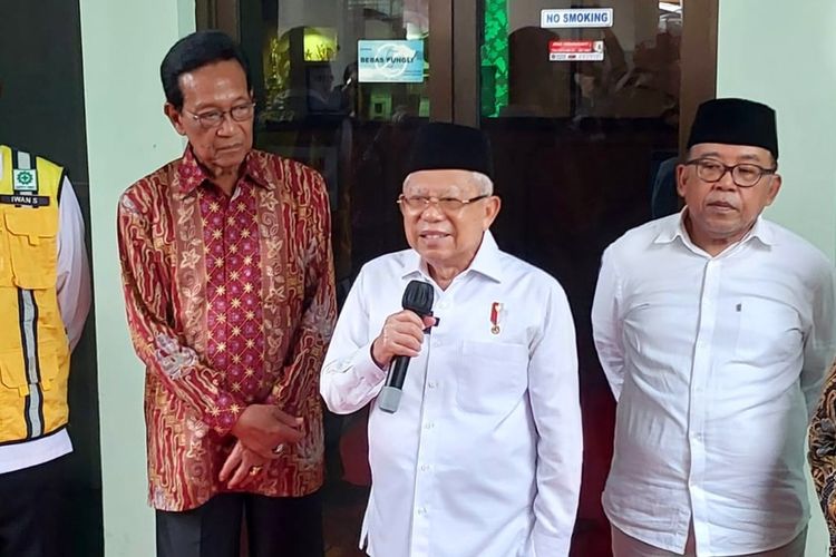 Wakil Presiden Ma'ruf Amin saat jumpa pers di kantor Kecamatan Prambanan, Kabupaten Sleman, Selasa (9/01/2024).