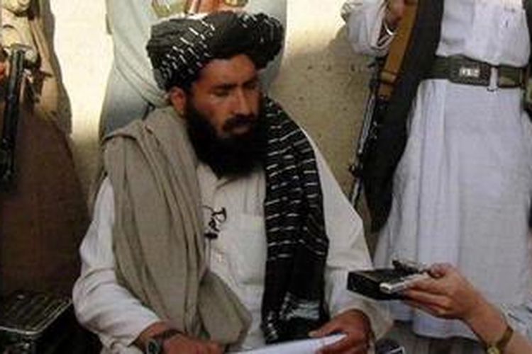 Mullah Nazir tengah memberikan wawancara untuk sejumlah media di kota Wana, Waziristan Selatan pada 20 April 2007. Mullah Nazir tewas dalam serangan pesawat terbang tanpa awak AS pada Rabu (2/1/2013).