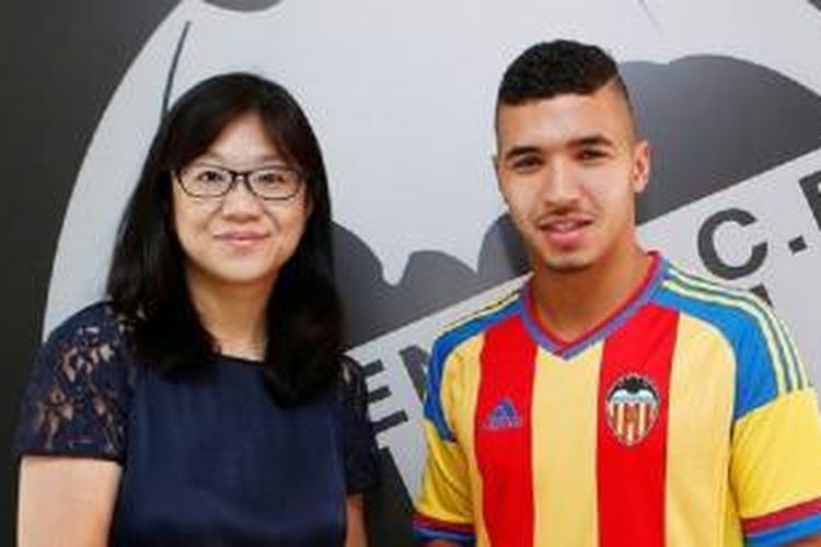 Gelandang baru Valencia asal Belgia, Zakaria Bakkali (kanan).