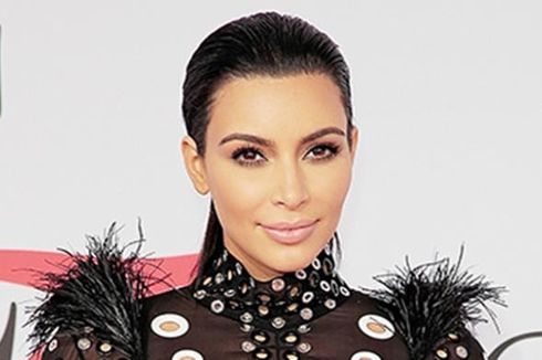 Wah, Kim Kardashian Salah Tulis Nama Giorgio Armani