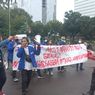 Sambil Bentangkan Spanduk Unjuk Rasa, Mahasiswa Mulai Berdatangan ke Patung Kuda
