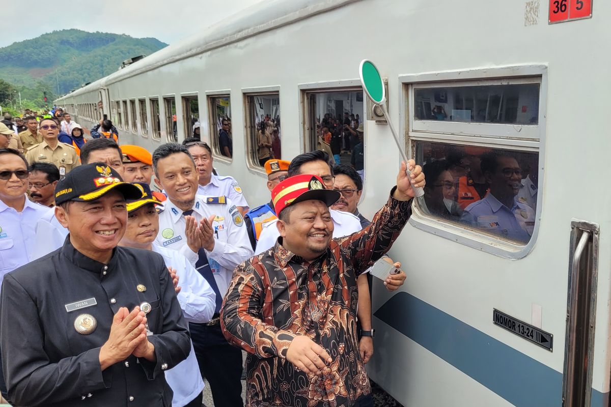 Senangnya Warga Stasiun  Kebasen Banyumas Difungsikan untuk Naik-Turun Penumpang KA