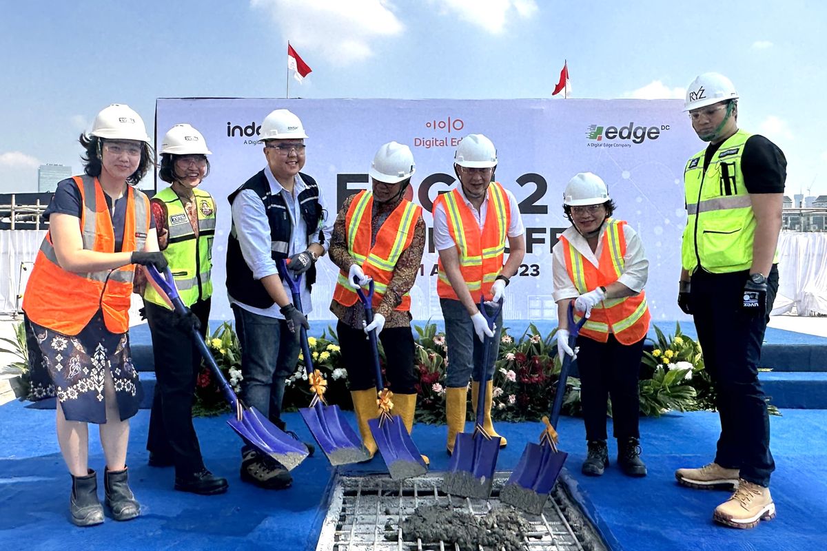 Seremoni topping off gedung data center EDGE2 di Kuningan, Jakarta Selatan, Agustus 2023.