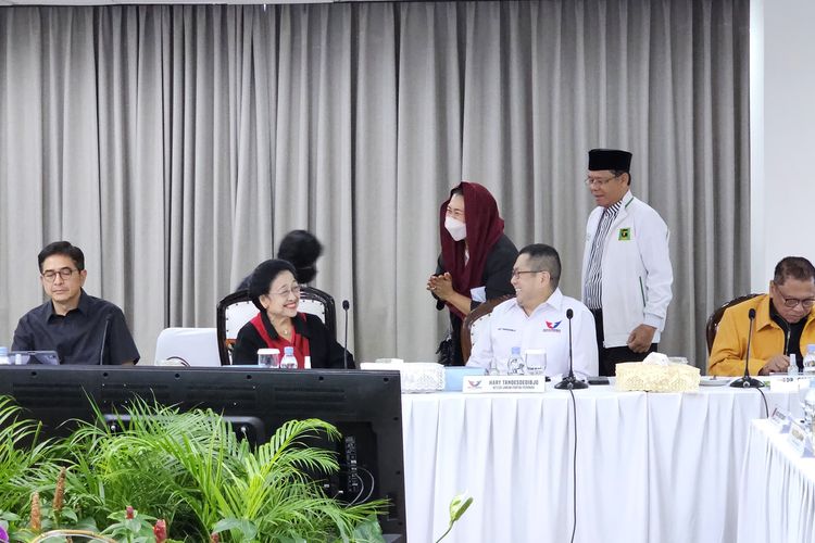 Suasana sebelum memulai rapat Tim Pemenangan Nasional (TPN) Ganjar Pranowo-Mahfud MD dihadiri para Ketum parpol pengusung dan pengurus TPN, Rabu (8/11/2023).