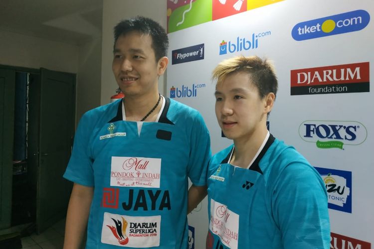 Pasangan ganda putra PB Jaya Raya Jakarta, Hendra Setiawan (kiri) dan Marcus Fernaldi Gideon.