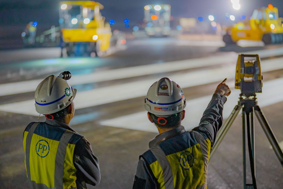 Proyek Overlay Runway Selatan CGK telah mencapai progres 83,98 persen, mendekati tahap penyelesaian sesuai jadwal yang ditetapkan.