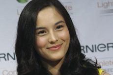 Chelsea Islan Melatih Fokus dan Disiplin dengan Panahan