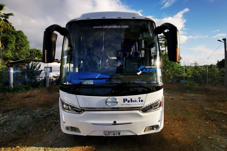 Karoseri Laksana ekspor bus