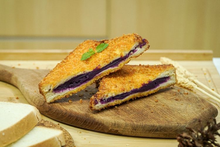 Roti tawar goreng isi ubi ungu ala Foodplace.