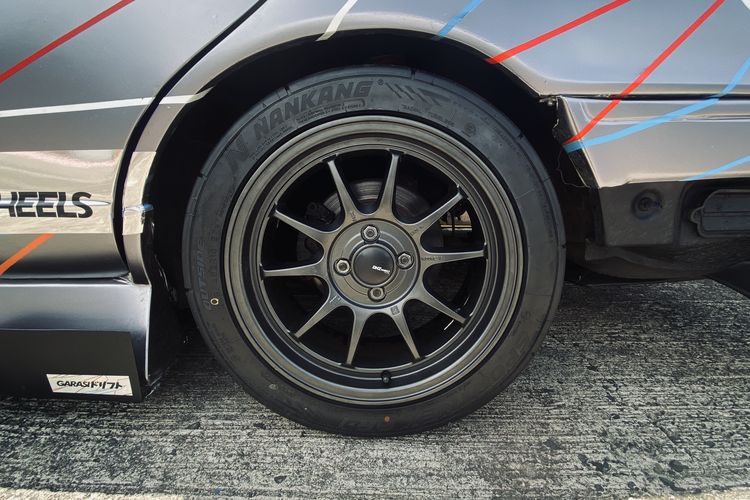 Modifikasi Nissan Cefiro-Garasi Drift Velg DNZ Wheels