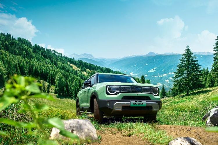 Dengan akselerasi 0?100 km/jam hanya 6,9 detik, dua motor listrik efisiensi tinggi, dan daya jelajah 1.000 km, BJ30 siap menaklukkan segala medan?dari jalanan kota sampai jalur ekstrem. 