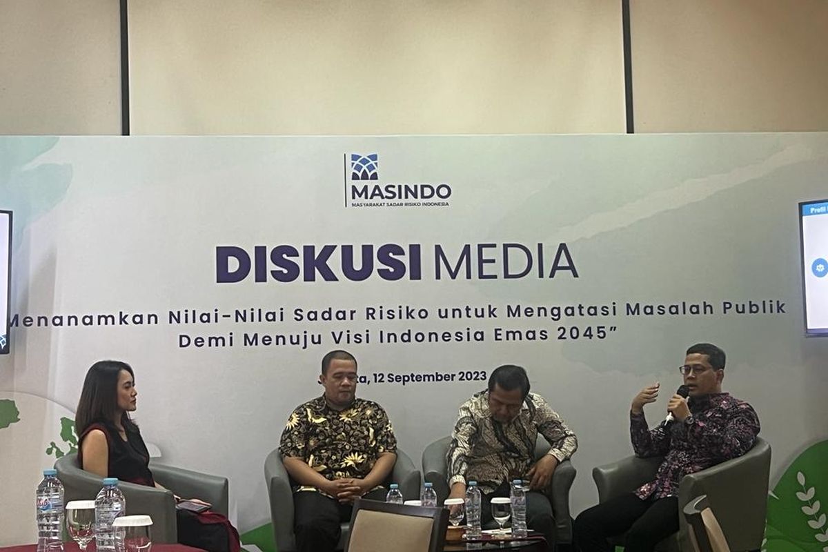 Prof. Dede Anwar Musadad, SKM, M.Kes, Peneliti Utama Organisasi Riset Kesehatan BRIN, Pengamat Kebijakan Publik Center of Youth and Population Research (CYPR) Boedi Rheza S.E, dan Dimas Syailendra Ketua MASINDO dalam diskusi media di Jakarta, Selasa (12/9/2023).