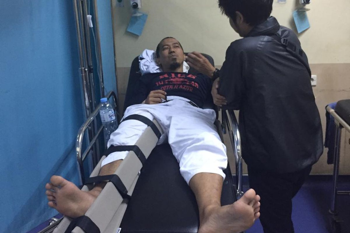 Vokalis Pas band, Yuki Arifin Martawidjaja, terbaring setelah mengalami kecelakaan lalu lintas di kawasan Cianjur, Jawa Barat.