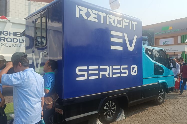 Prototipe Retrofit EV Series 0 yang mejeng di booth Triatra saat pameran kendaraan tambang