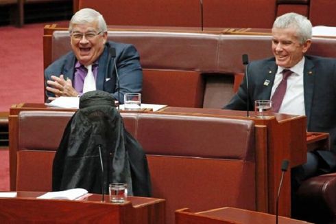 Kenakan Burka di Parlemen Australia, Ketua Partai 