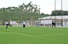 Jokowi Main Bola Bareng Basuki dan Dito di Training Center PSSI IKN