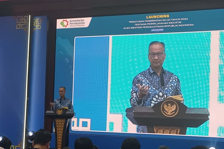 Menteri Perindustrian (Menperin) Agus Gumiwang Kartasasmita saat menghadiri acara Sosialisasi PP Nomor 20 Tahun 2024 Tentang Perwilayahan Industri di kantor Kemenperin, Jakarta, Selasa (9/7/2024).