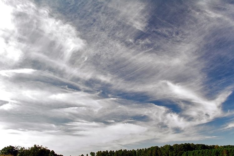 Awan Cirrus adalah salah satu jenis awan tinggi.