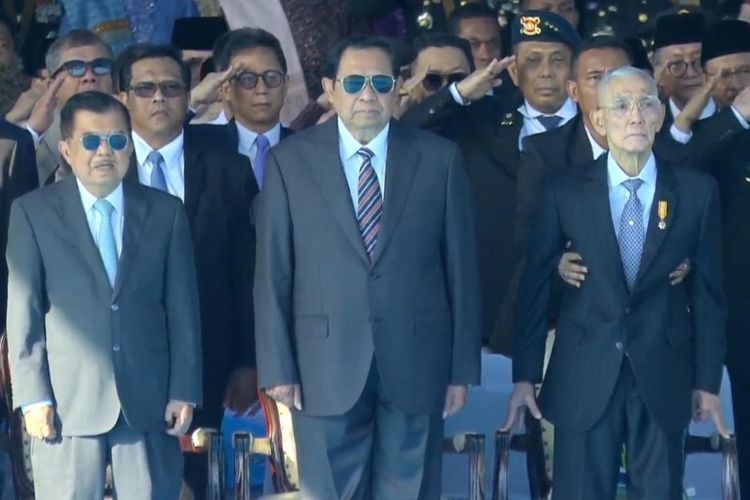 Para Presiden dan Wapres terdahulu yang menghadiri HUT Bhayangkara ke-79 di Monas, Jakarta Pusat, Selasa (1/7/2025). 
