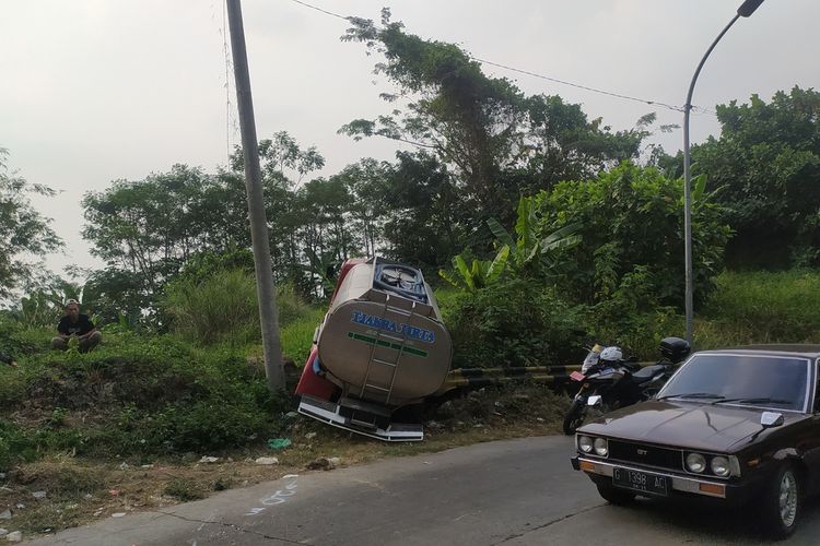 Truk bermuatan air terlibat kecelakaan beruntun di Jatibarang, Kota Semarang, Jawa Tengah 