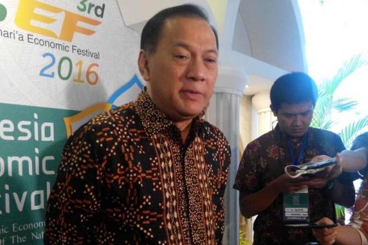 Gubernur Bank Indonesia (BI) Agus DW Martowardojo di sela-sela acara Indonesia Syaria Economic Festival (ISEF) di Grand City Surabaya, Kamis (27/10/2016).