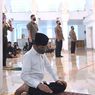 Saat Jokowi Shalat Jumat Berjemaah di Masjid Istana...