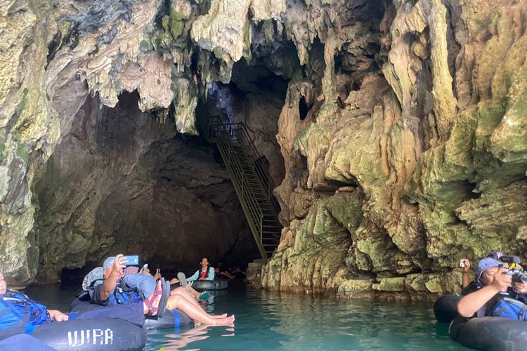 Jalur masuk wisata Goa Pindul di kawasan Gunungkidul, Yogyakarta.