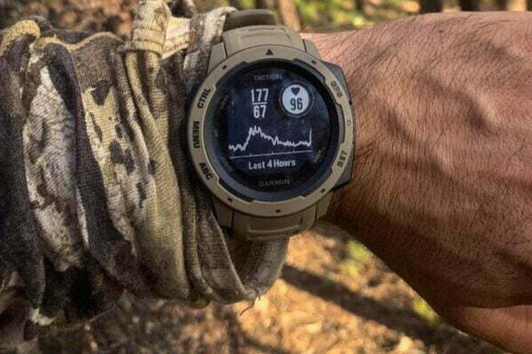 Jam tangan outdoor untuk mendaki gunung.