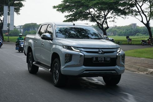 Cek Skema Kredit Toyota Hilux dan Mitsubishi Triton