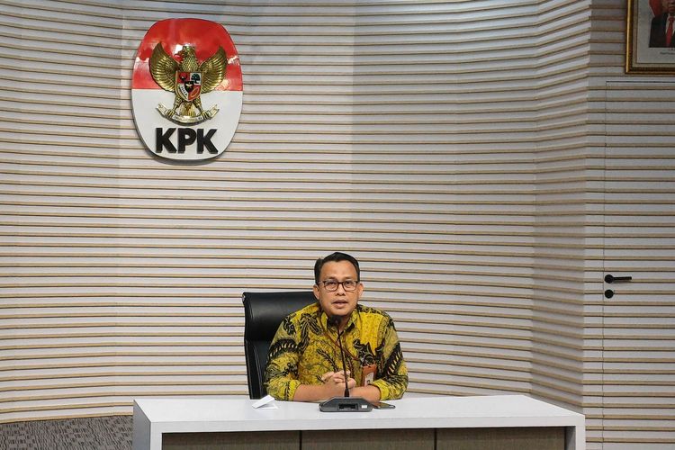 Juru BIcara Penindakan dan Kelembagaan KPK Ali Fikri menyebut Bupati Sidoarjo, Jawa Timur, Ahmad Muhdlor Ali alias Gus Muhdlor tidak menghadiri jadwal pemeriksaan hari ini dengan alasan sakit, Jumat (19/4/2024).