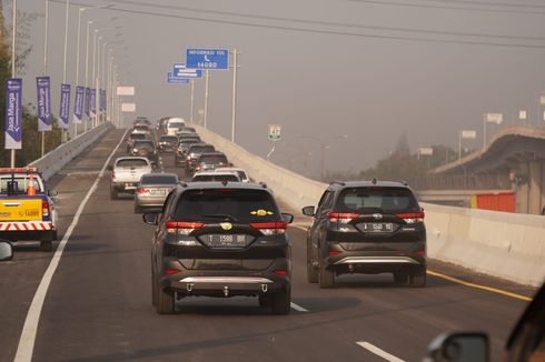 Meski Bergelombang, Tol Layang Jakarta-Cikampek Diklaim Ramai Lancar