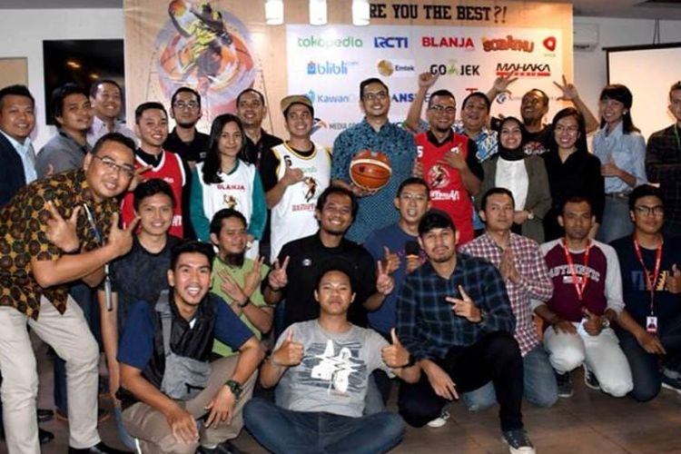 Ajang basket antarmedia dan perusahaan digital (e-commerence) bertajuk Sinar Mas Land Basketball Tournament (SMLBT) 2018, kembali digelar. Perhelatan ini berlangsung pada 5-11 November 2018 di lapangan basket The Breeze, BSD City, Tangerang Selatan.