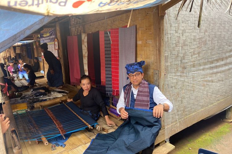 Bakal Calon Presiden dari Partai Nasdem Anies Baswedan berkunjung ke Desa Adat Baduy di Kecamatan Leuwidamar, Kabupaten Lebak, Provinsi Banten, Selasa (24/1/2023).